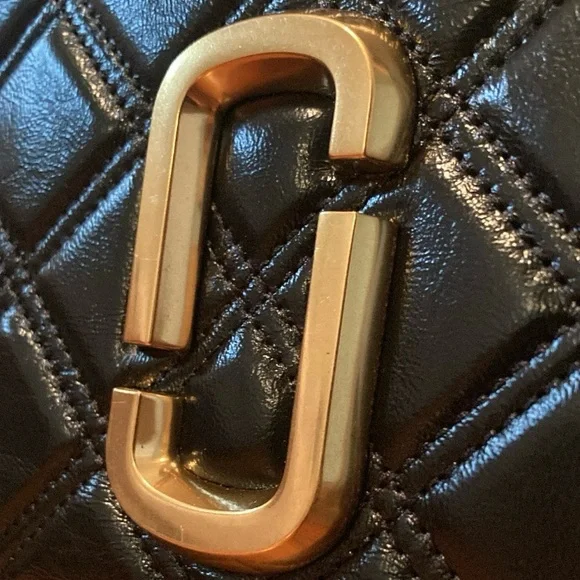 Authentic w Tag MARC JACOBS Quilted Softshot 21 Crossbody Bag Black Gold - Picture 10 of 14